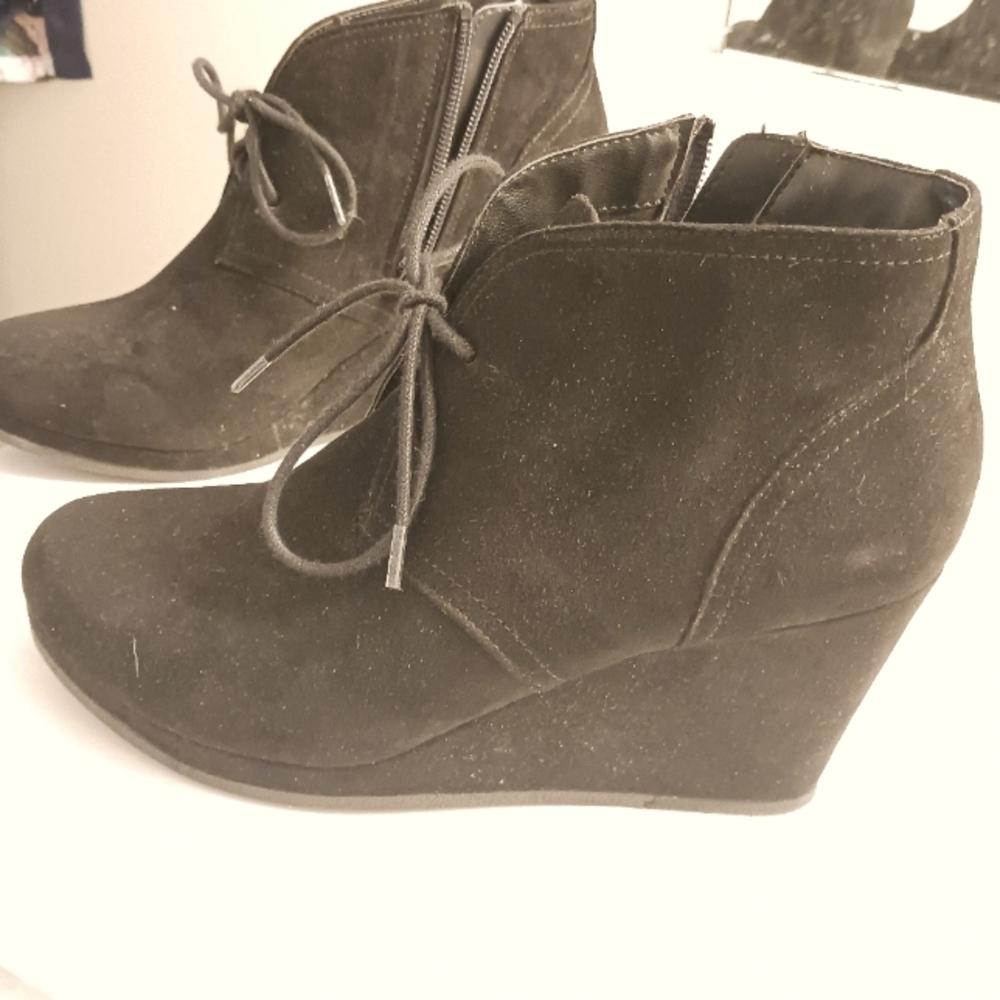 Universal Thread, lace up, platform booties size 7